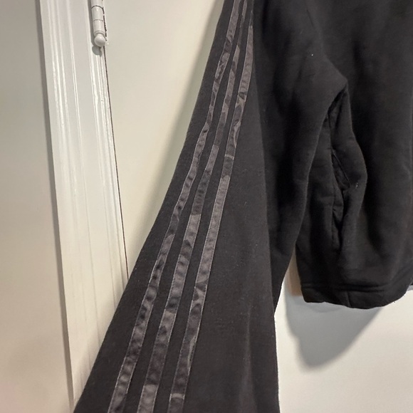 Women’s Medium Adidas Black Cropped extra Wide Sleeve Three Camo Stripe Hoodie. - Picture 11 of 16